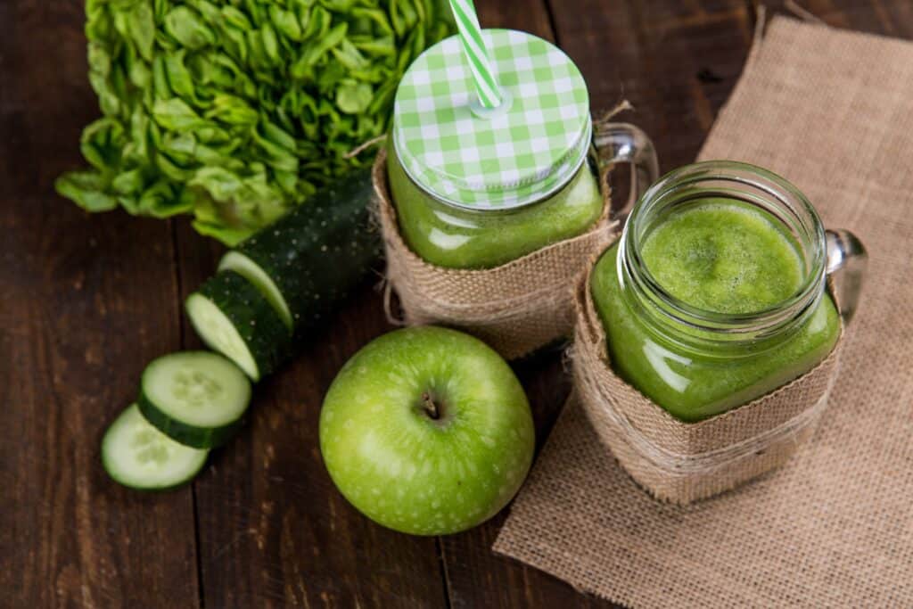 Juice celery, improve gut health, promote gut health
